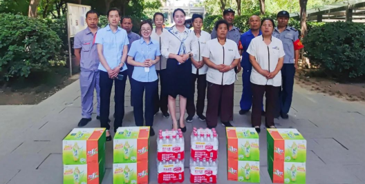 炎炎夏日送清凉 情系一線(xiàn)暖人心